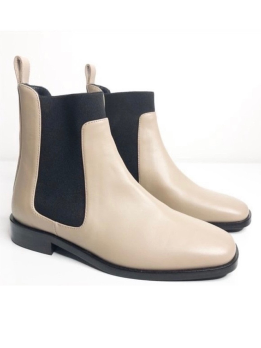 Everlane Beige Leather Made in Italy Chukka Chelsea Boots with Black Elastic 5